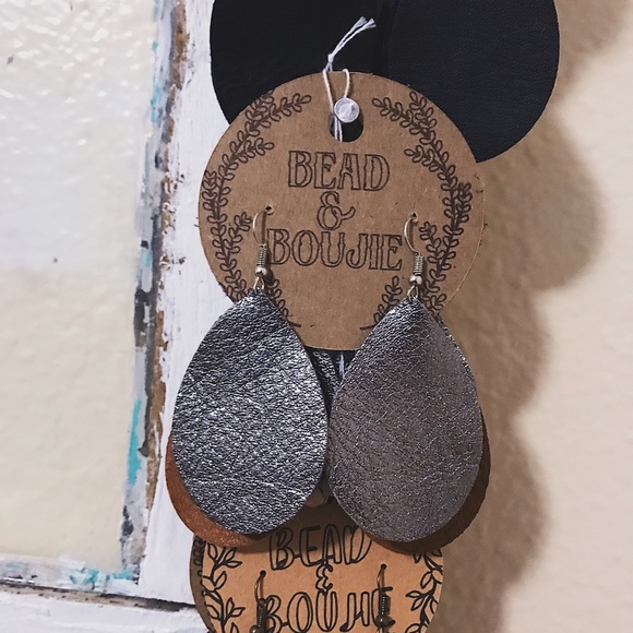 Genuine Metallic Silver Leather Teardrop Lightweight Dangle Statement Earrings - Picture 6 of 7